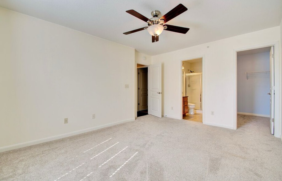 Building Photo - 2223 Rolling Hills Dr