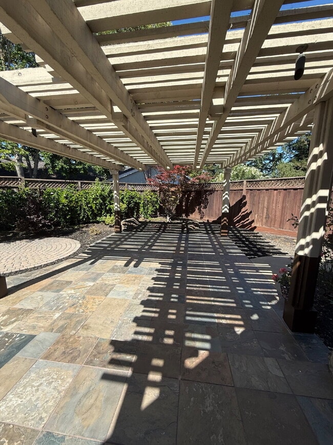 Building Photo - Stunning Fully Remodeled 4-Bedroom 2 Bathroom Home with Designer Kitchen & Spacious Open Layout i...