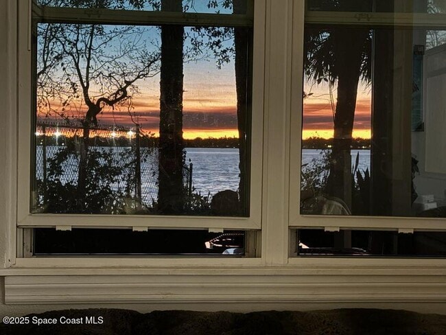 Building Photo - 225 S Tropical Trail