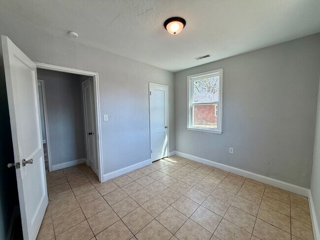 Building Photo - 634 Miller Rd