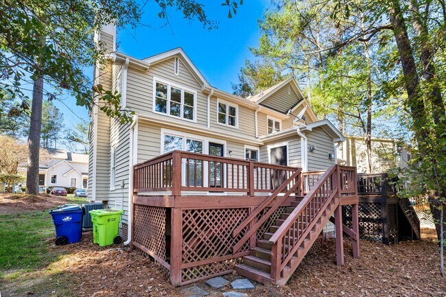 Building Photo - Beautiful Renovated Townhouse in Popular Raleigh Golf Course Community!