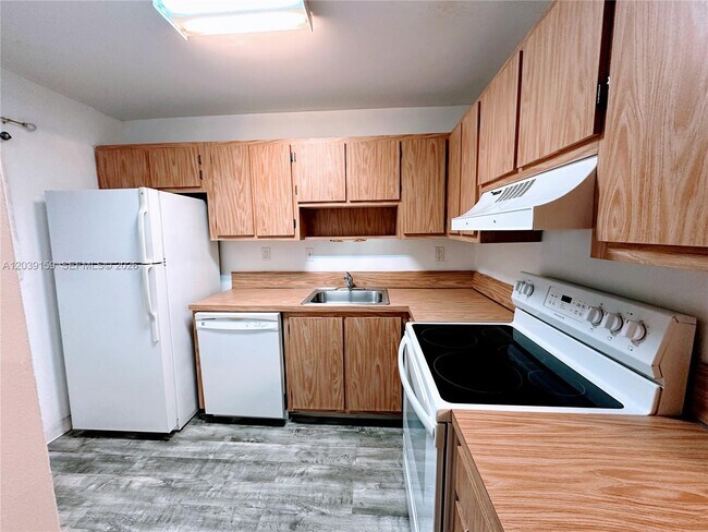 Building Photo - 107 Gardens Dr