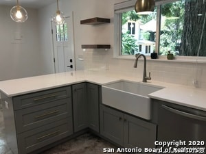 Building Photo - 423 W Woodlawn Ave