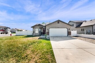 Building Photo - 2575 Athena Dr