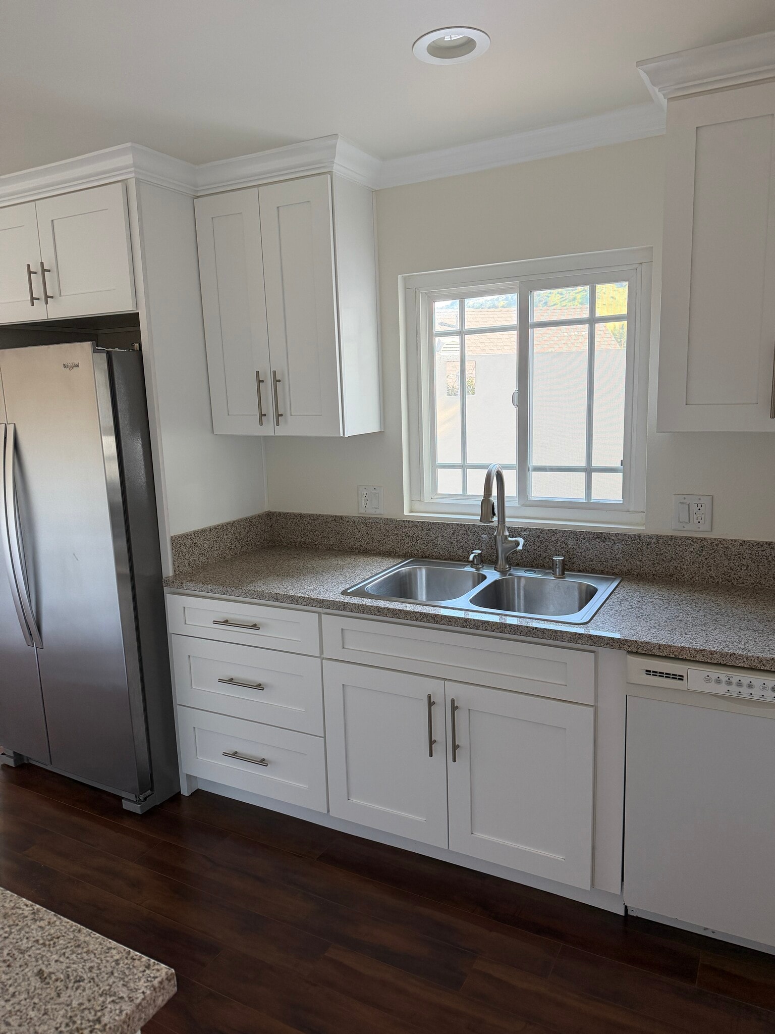 Building Photo - 641 Corwin Ave