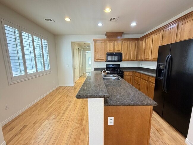 Building Photo - Carry Over Showing: This property has been shown before and will be rented to the first most qual...