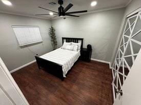 Building Photo - 414 Sunburst Dr