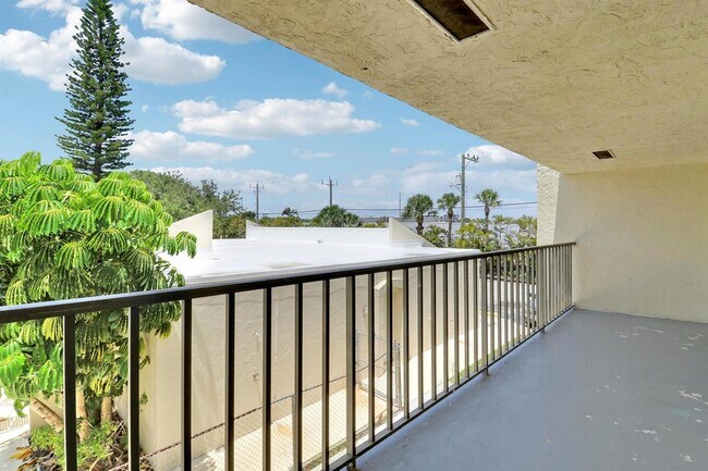Building Photo - 150 Pineview Rd