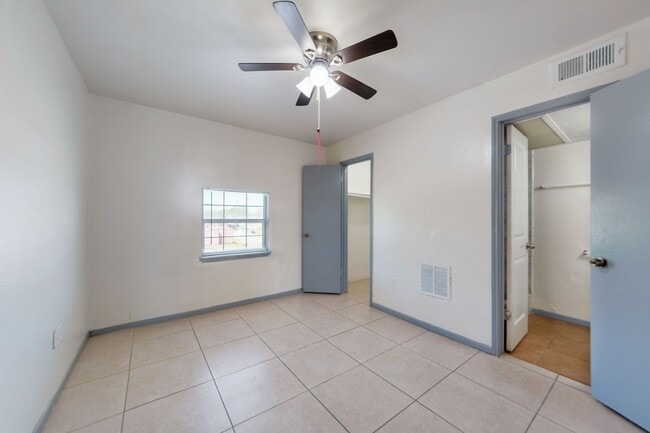 Building Photo - HALF OFF FIRST MONTH RENT & ASK ABOUT OUR NO DEPOSIT OPTION!