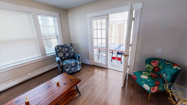 Building Photo - Charming and Spacious 5BD 2.5BA House in Beaver Hills!