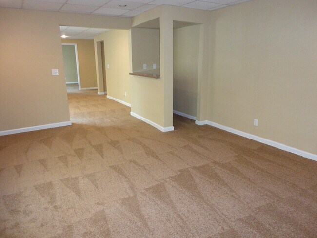 Building Photo - 697 Mountain Oaks Parkway