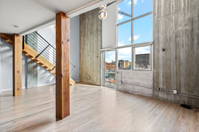 Building Photo - Penthouse Loft in Golden Triangle