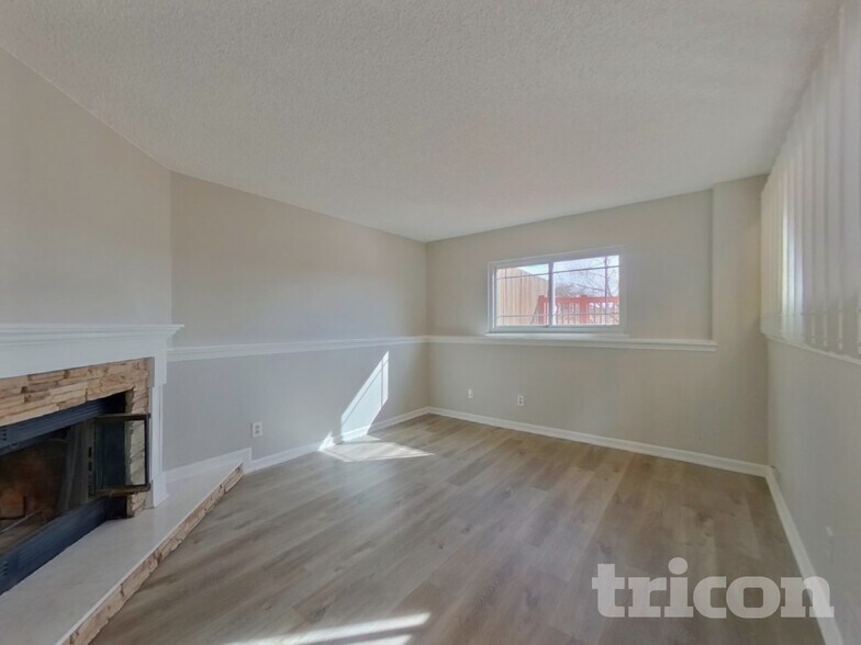 Building Photo - 628 Longfellow Ln