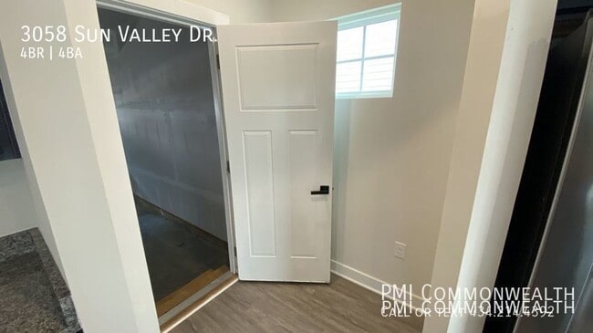 Building Photo - 3058 Sun Valley Dr