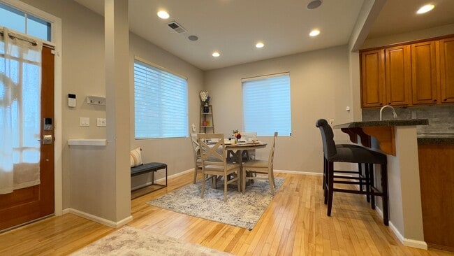 Building Photo - Outdoor Oasis 3 Bedroom Home in Horizon Pointe - Available Jan 1st