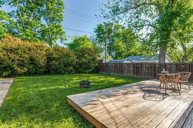 Building Photo - 3812 Birchman Ave