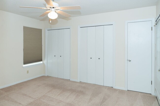 Building Photo - "Charming 3-Bed Oasis in Shalimar with 2 F...