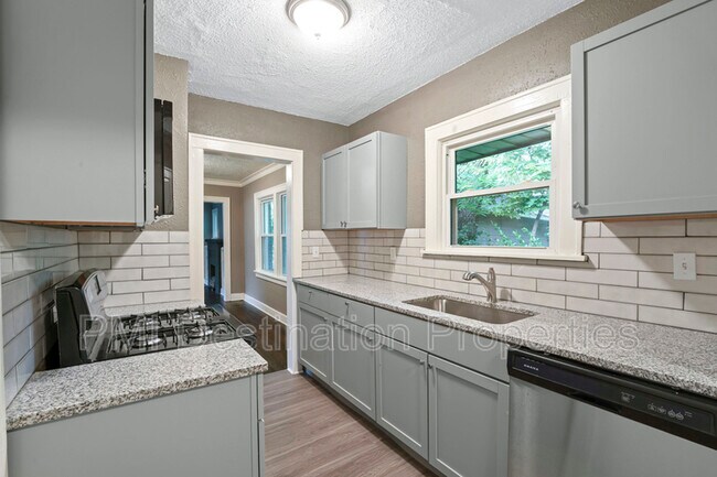 Building Photo - 1312 E 62nd Terrace