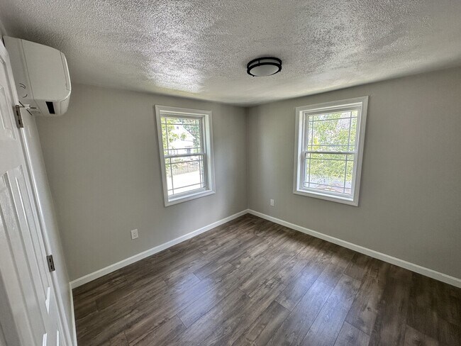 Building Photo - James Apt