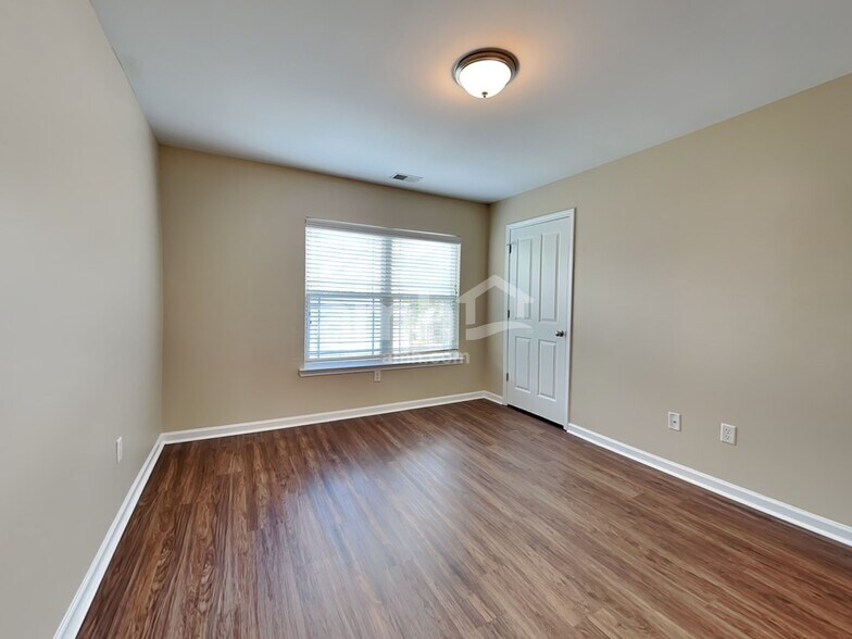 Building Photo - 100 Summer Hill Ct