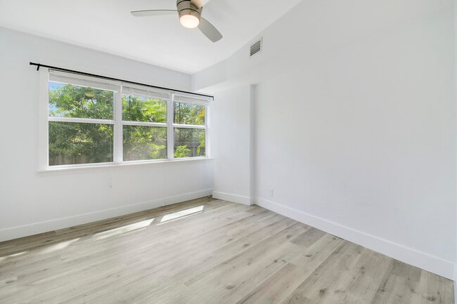 Building Photo - 501 36th St