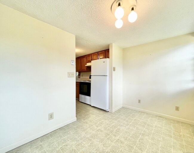 Building Photo - 17 Warren Rd