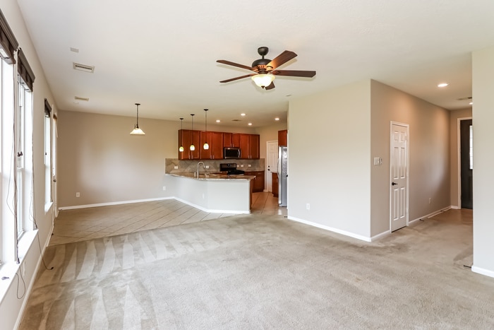 Building Photo - 15806 Copper Oak Ln
