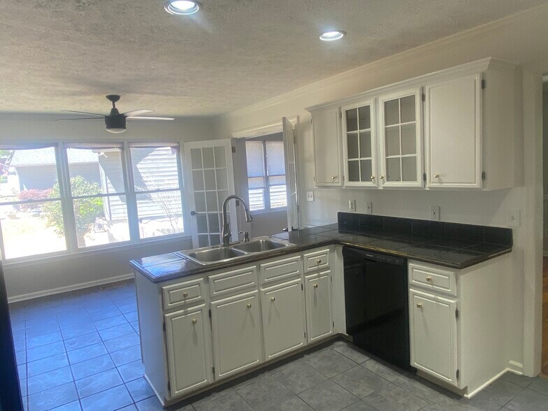 Building Photo - 114 Riviera Rd