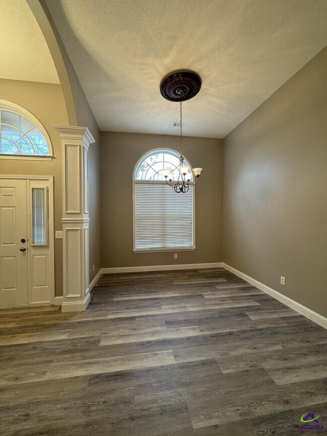 Building Photo - 106 Daventry Ln