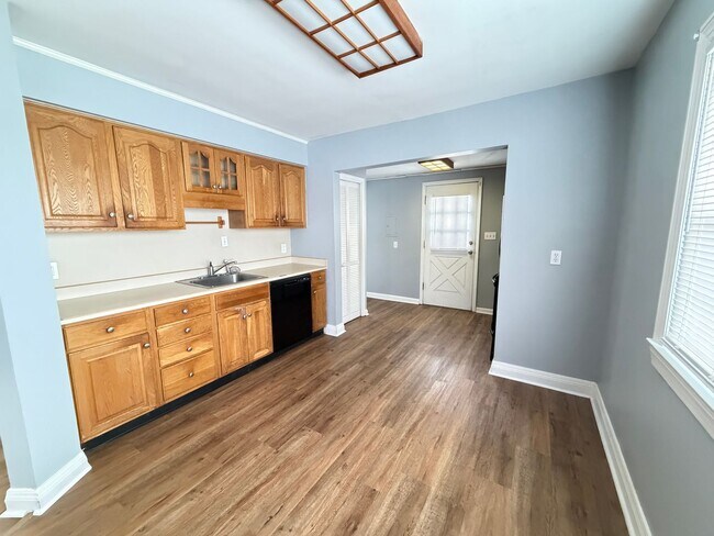 Building Photo - 206 Kenoak Dr