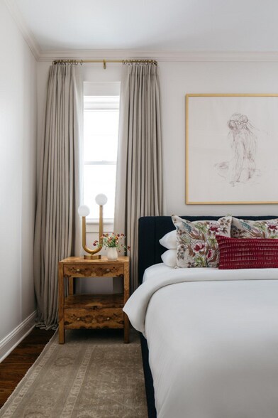 Building Photo - 1040 W Roscoe St