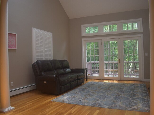 Building Photo - Townhome in Hingham