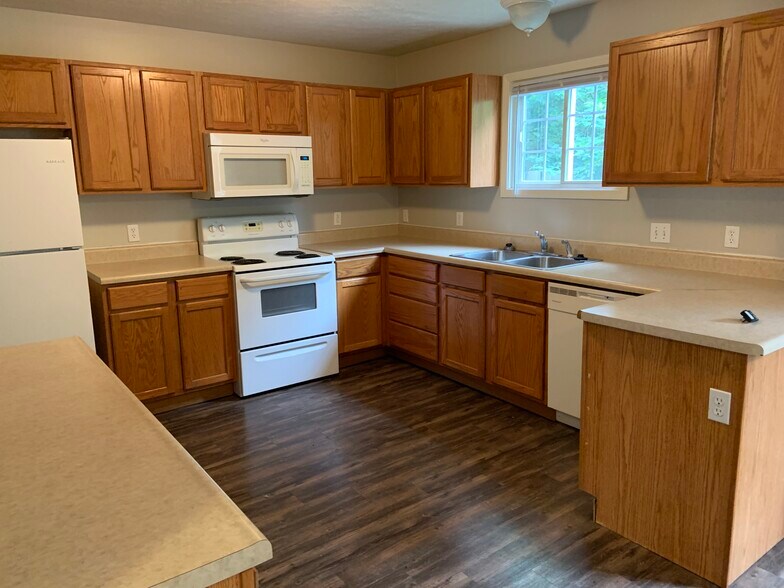 Building Photo - 3880 S Cramer Cir