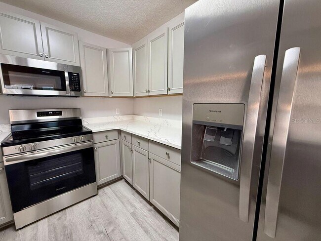 Building Photo - 2410 S Glen Eagles Dr