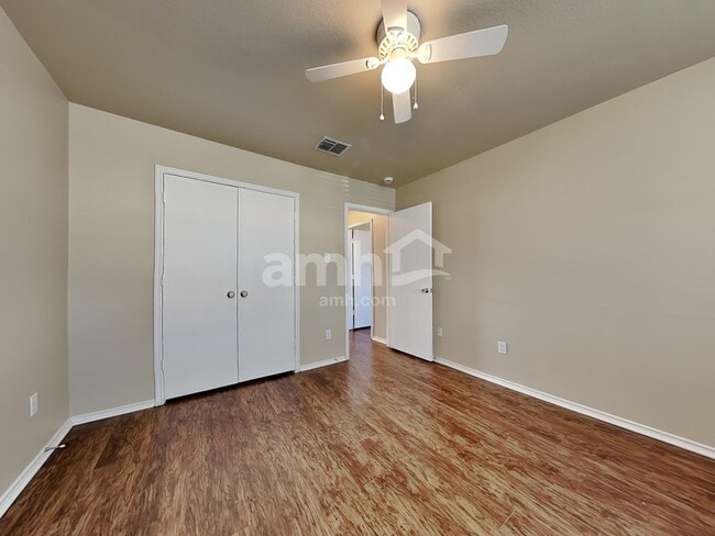 Building Photo - 2806 Lake Terrace Dr