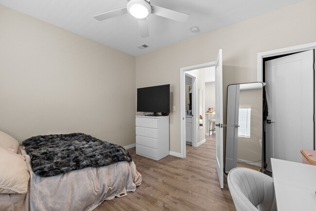 Building Photo - 5124 Leo St