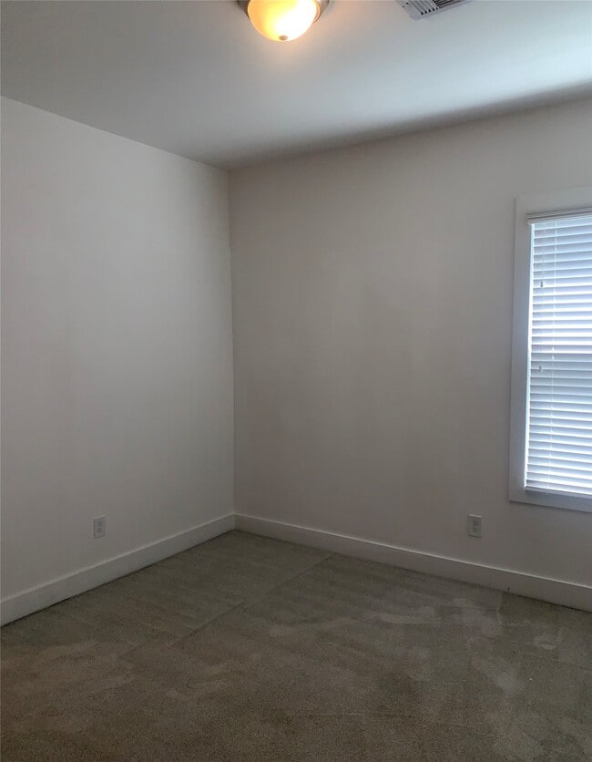 Building Photo - 10209 Las Nubes Ave