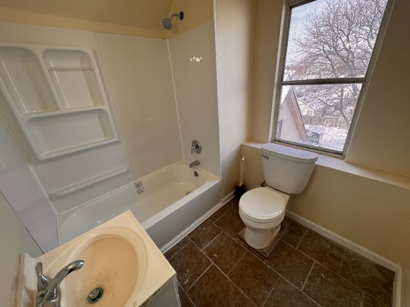 Building Photo - 2112 W Greenfield Ave