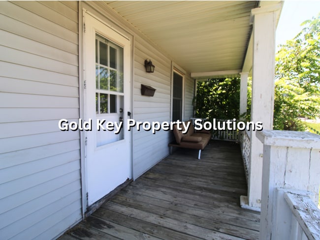 Building Photo - Attractive 2 BR 1 BA House with Carport and Nearby Restaurants (SECTION 8 APPROVED)
