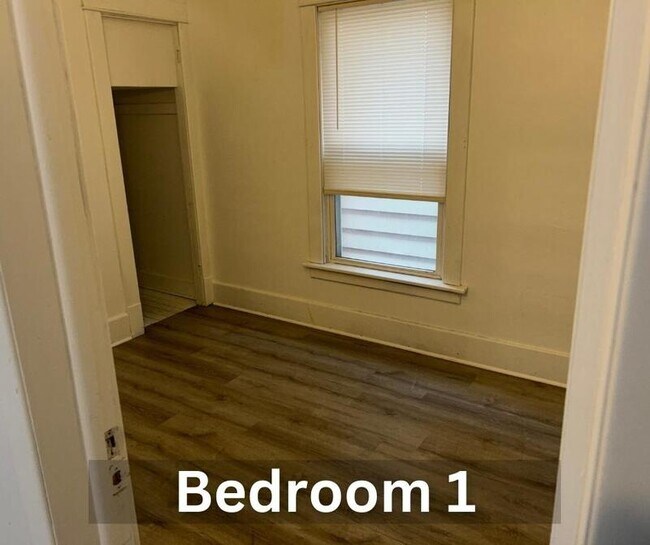 Building Photo - 525 E 4th St