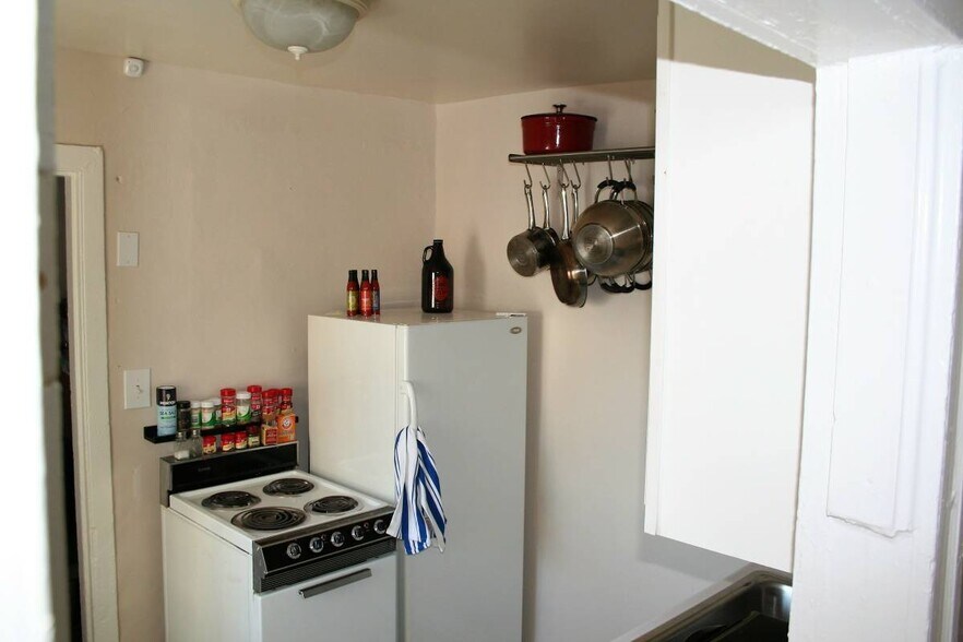 Kitchen - 602 E Fort Ave