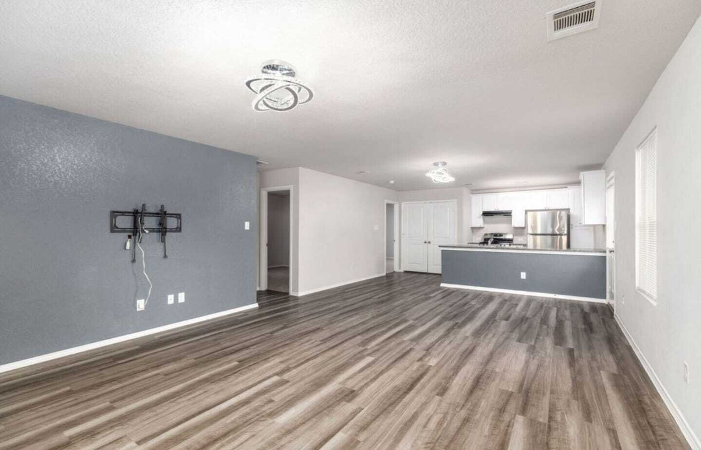 Building Photo - 5910 Lady Ln