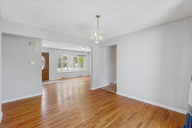 Building Photo - 2127 Oak Ave