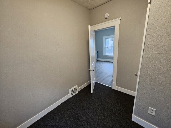 Building Photo - 4110 E 64th St