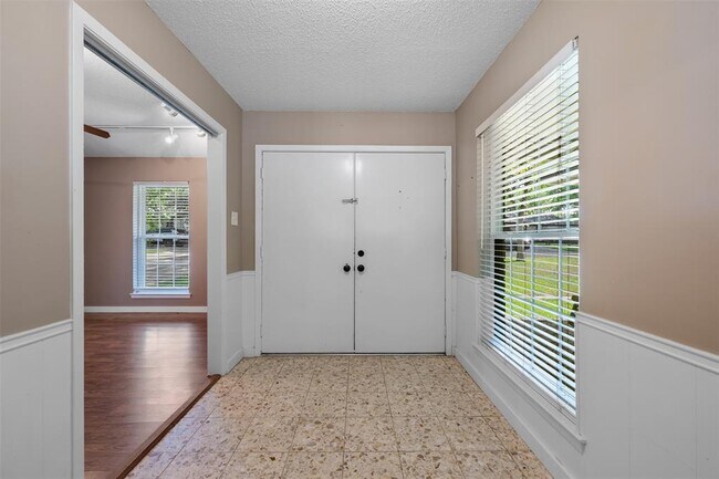 Building Photo - 2407 Harrowden Dr
