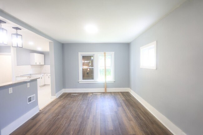 Building Photo - 3529 E 106th St