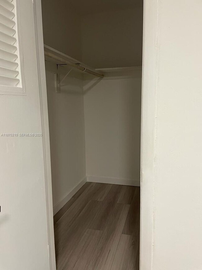 Building Photo - 802 N 58th Ave