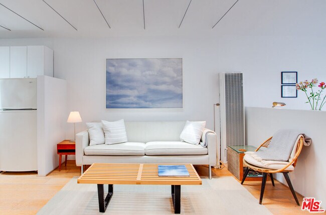 Building Photo - 757 1/2-757 1/2 Milwood Ave