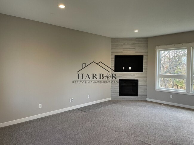 Building Photo - 2049 Kerry Dr NE