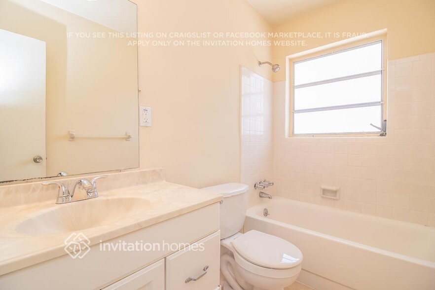 Building Photo - 610 Zinnia Dr